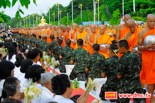 ตักบาตร,พระพุทธศาสนา